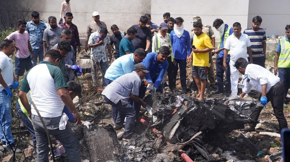 Foto: EPA-EFE/SIDDHARAJ SOLANKI U padu aviona Er Indije poginulo 317 osoba: „Pronađen jedan preživeli putnik na sedištu 11 A“