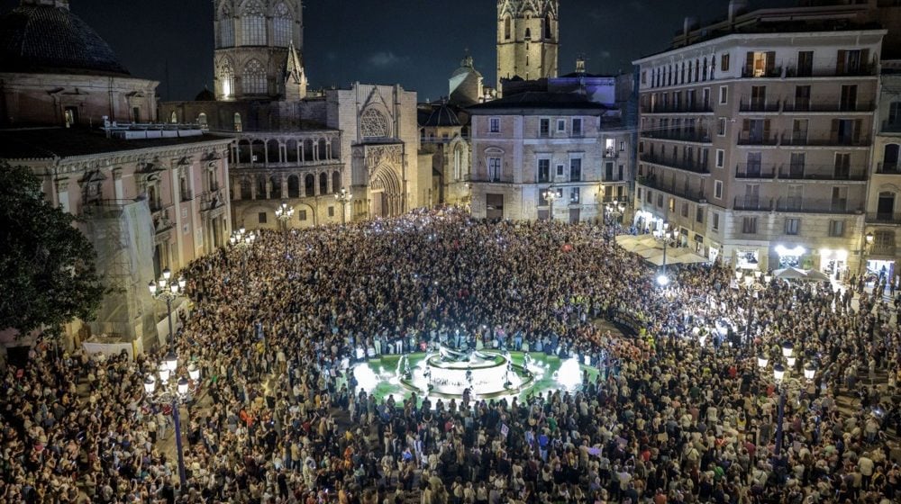 Foto: EPA/BIEL ALINO Pedeset hiljada ljudi protestuje u Valensiji, godinu dana nakon smrtonosnih poplava