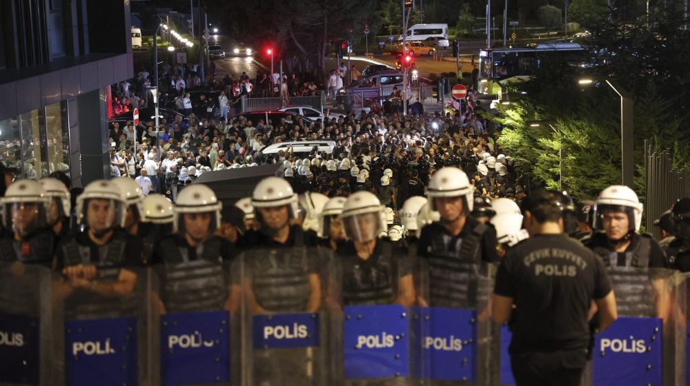 U Turskoj desetine hiljada demonstranata za podršku opoziciji