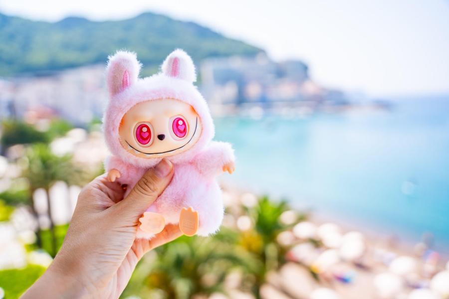 Foto: Tatiana Dyuvbanova / Alamy / Profimedia Psychologist Reveals the Disturbing Reason Why People Are Obsessed with Labubu Dolls