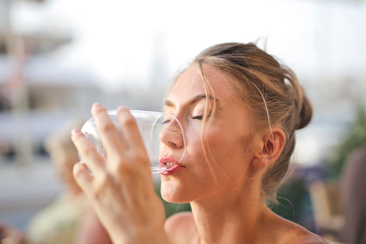 Ist Wasser allein ausreichend für die Hydrierung im Sommer?