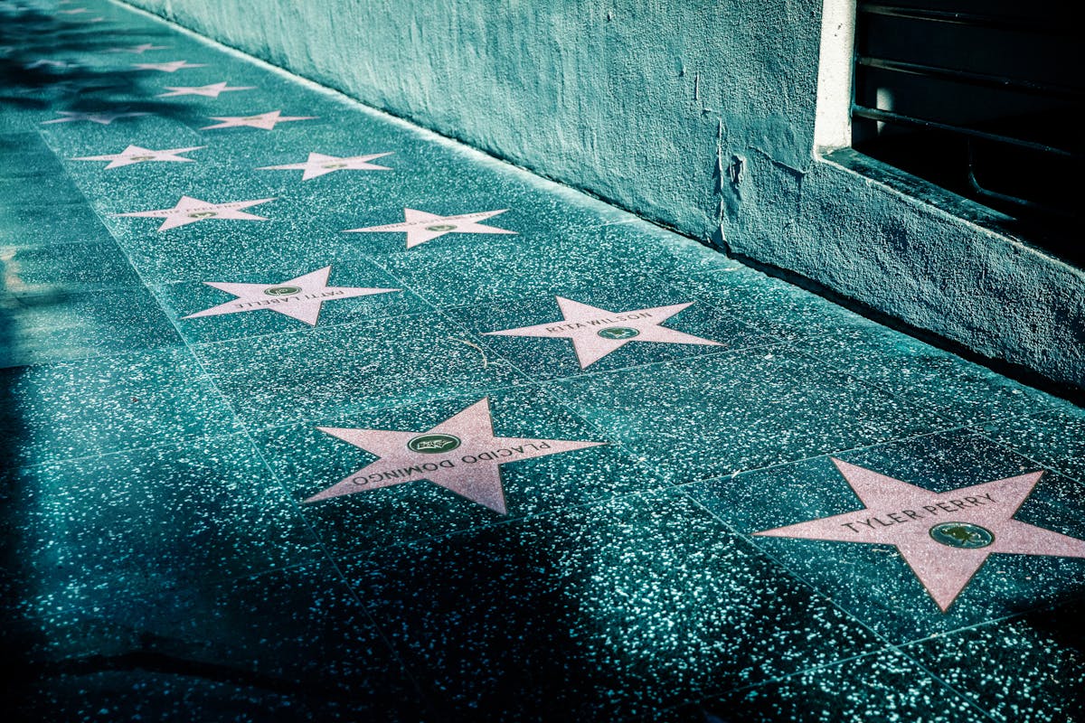 Erfahren Sie, wer dieses Jahr einen STERN auf dem Hollywood Walk of Fame erhält