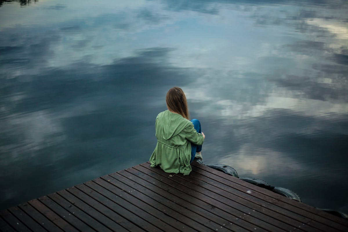 When Closeness Hurts: What Is Contrast Loneliness and Why It Appears After Socializing