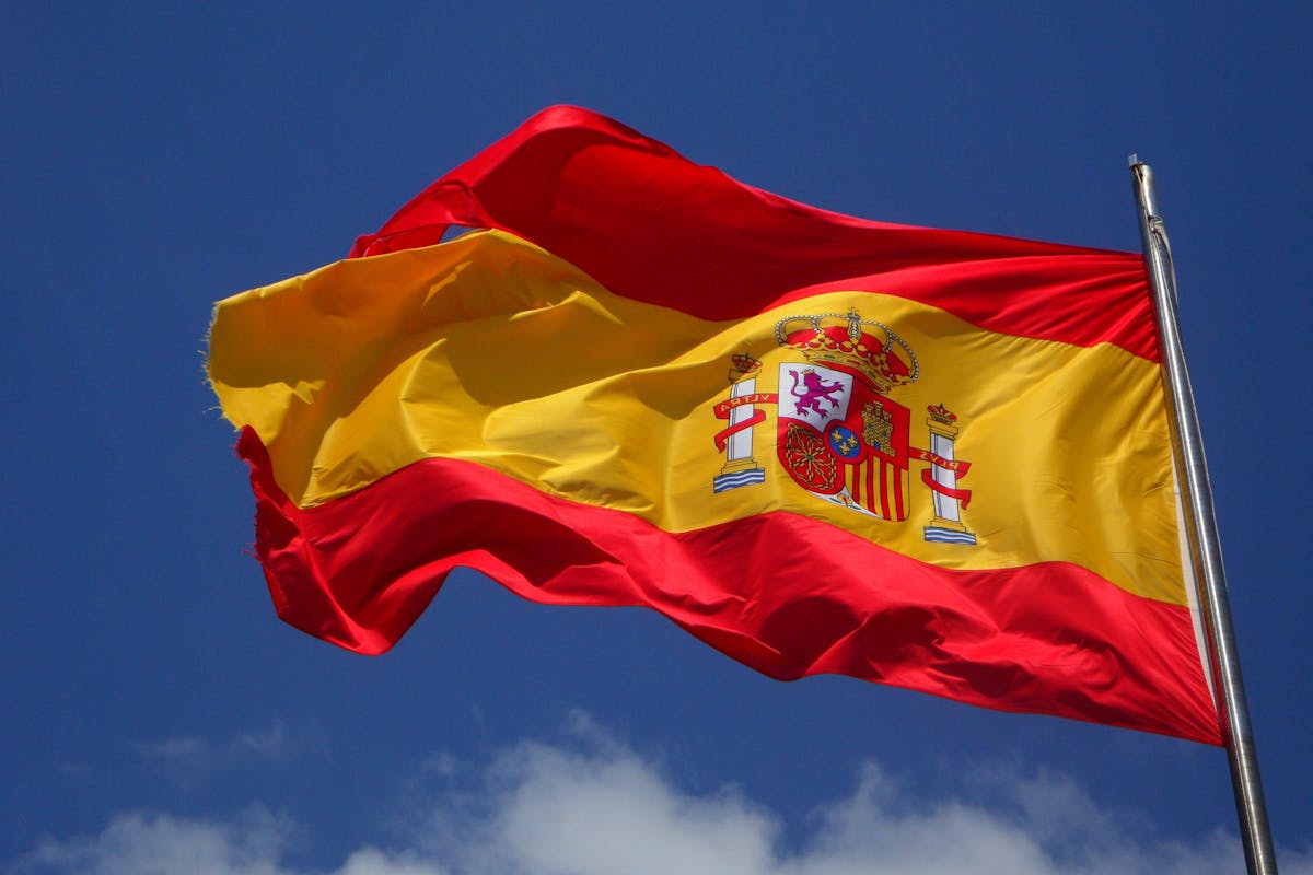 Politico: Ministers and Other Officials in Spain Resign Over Fake Diplomas