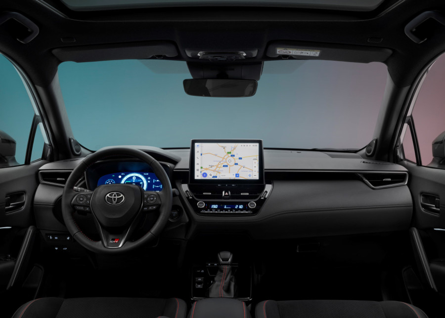 toyota_corolla_Cross_1.jpg