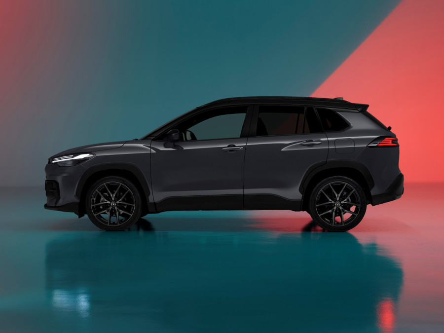 toyota_corolla_Cross_3.jpg